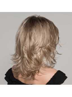 Perruque synthétique mi longue wavy Ocean - sandyblonde rooted